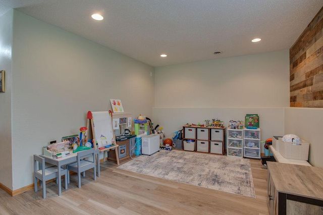 1087 Parkway Lane, West Fargo, ND 58078