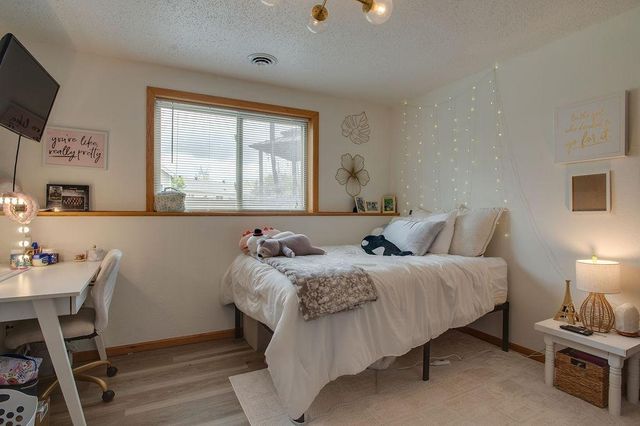 1087 Parkway Lane, West Fargo, ND 58078