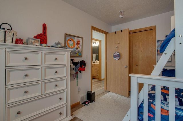 1087 Parkway Lane, West Fargo, ND 58078
