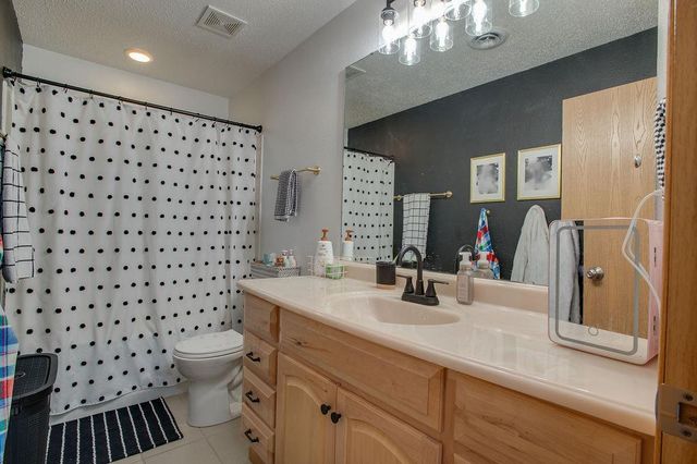 1087 Parkway Lane, West Fargo, ND 58078