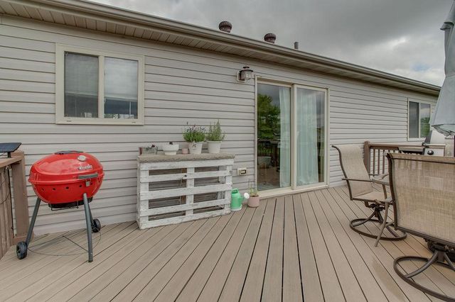 1087 Parkway Lane, West Fargo, ND 58078
