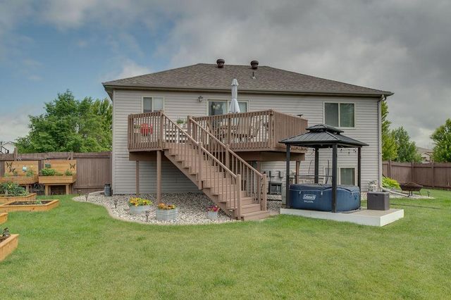 1087 Parkway Lane, West Fargo, ND 58078