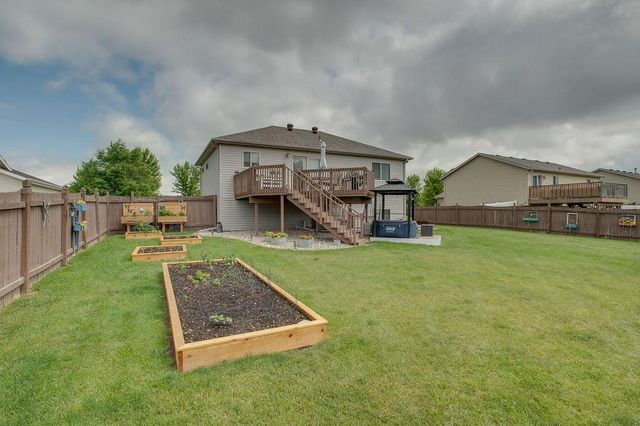1087 Parkway Lane, West Fargo, ND 58078