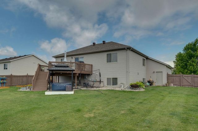 1087 Parkway Lane, West Fargo, ND 58078