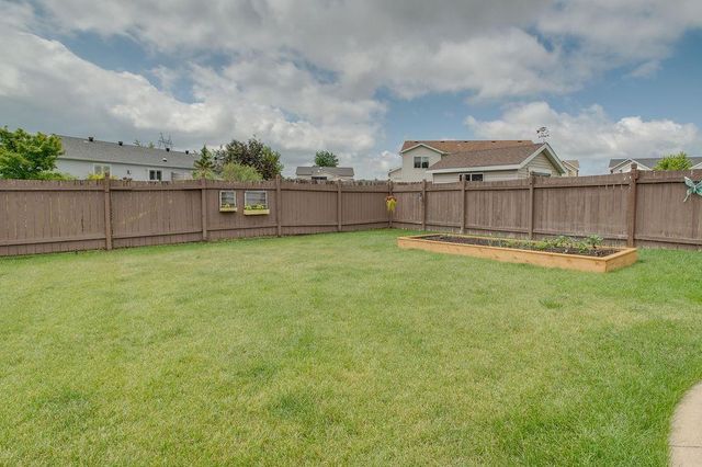1087 Parkway Lane, West Fargo, ND 58078