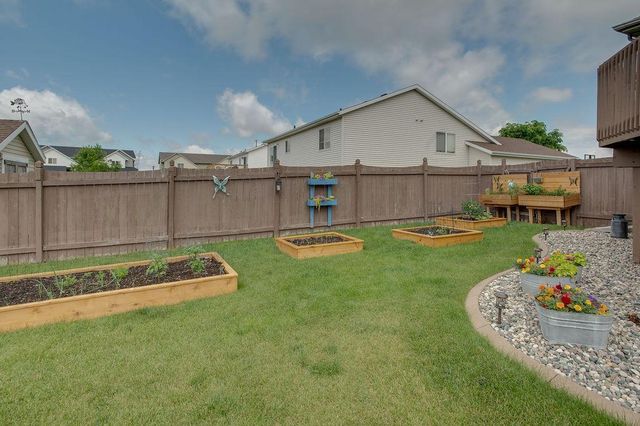 1087 Parkway Lane, West Fargo, ND 58078