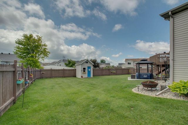 1087 Parkway Lane, West Fargo, ND 58078
