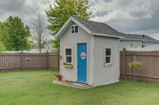 1087 Parkway Lane, West Fargo, ND 58078