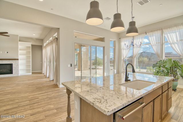 6445 W Triangle Cross Way, Marana, AZ 85658