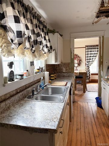 1506 Gainey Avenue, Flint, MI 48503