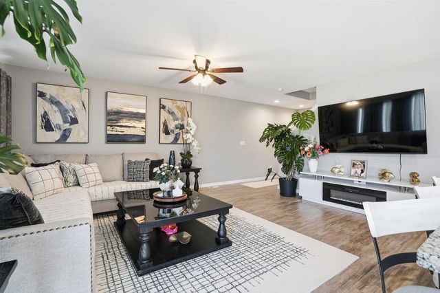 4157 Omaha Avenue, Waterloo, IA 50702