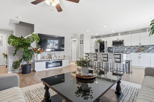 4157 Omaha Avenue, Waterloo, IA 50702