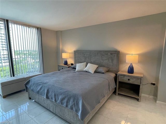 320 Seaview Ct Apt 712, Marco Island, FL 34145