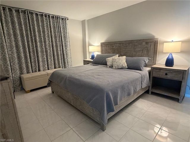 320 Seaview Ct Apt 712, Marco Island, FL 34145