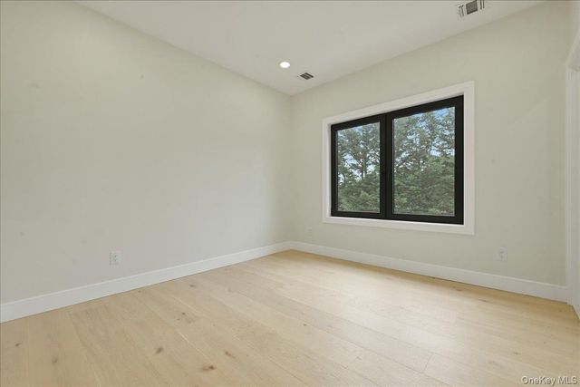 24 Middle Lane, Westbury, NY 11590