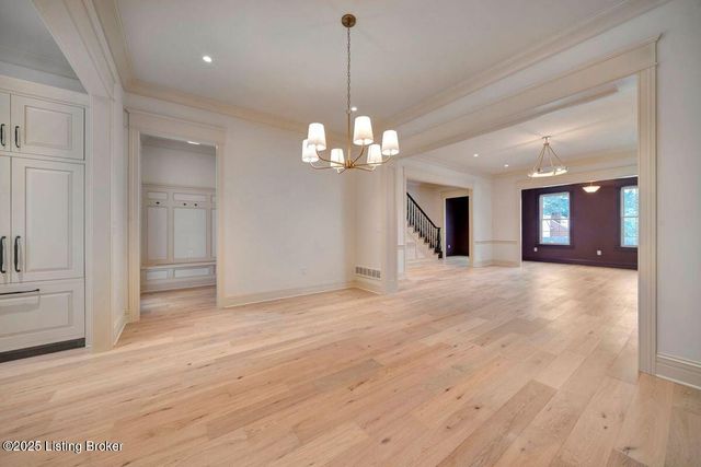 905 S Sherrin Ave, Louisville, KY 40207