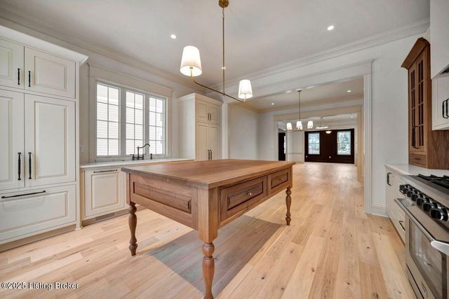 905 S Sherrin Ave, Louisville, KY 40207