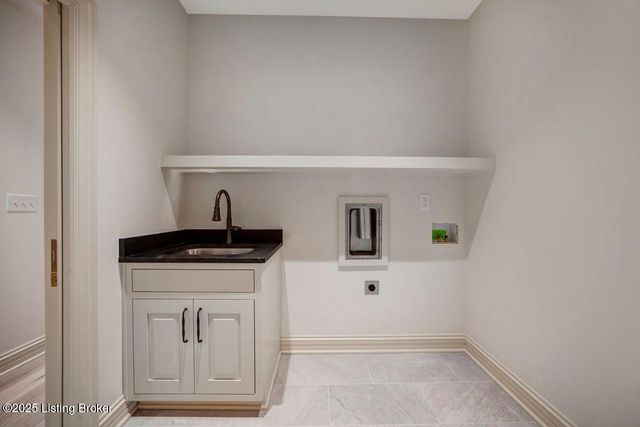 905 S Sherrin Ave, Louisville, KY 40207