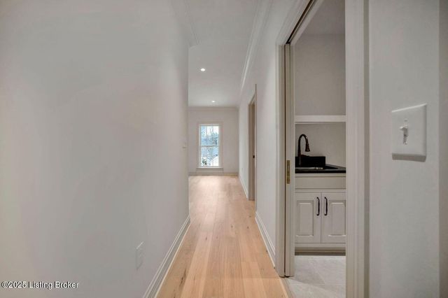 905 S Sherrin Ave, Louisville, KY 40207