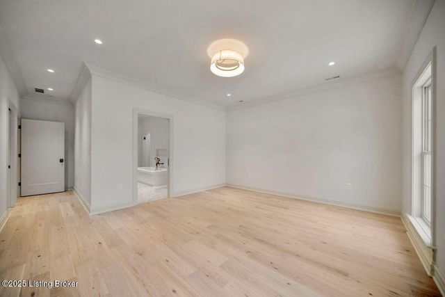 905 S Sherrin Ave, Louisville, KY 40207