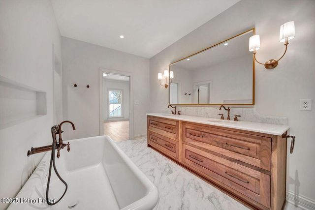 905 S Sherrin Ave, Louisville, KY 40207