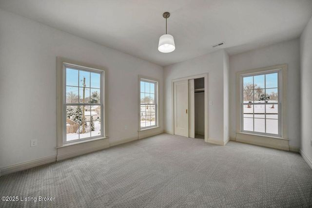 905 S Sherrin Ave, Louisville, KY 40207