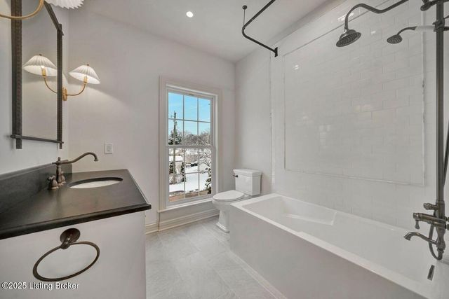 905 S Sherrin Ave, Louisville, KY 40207