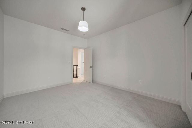 905 S Sherrin Ave, Louisville, KY 40207