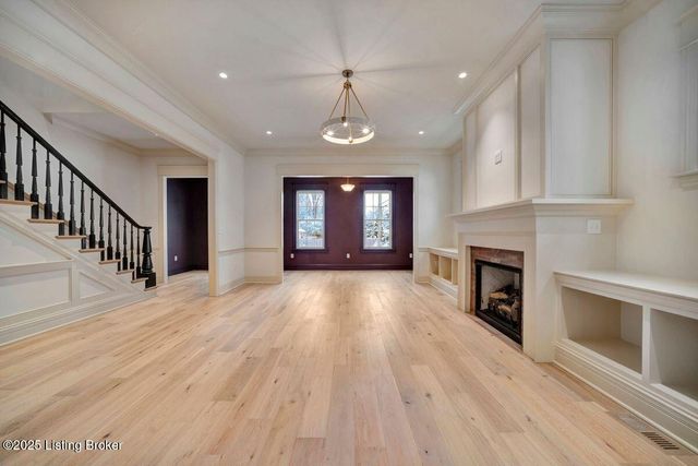 905 S Sherrin Ave, Louisville, KY 40207