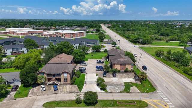 4021 Briar Hollow Drive, Dickinson, TX 77539