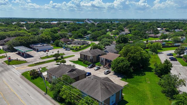 4021 Briar Hollow Drive, Dickinson, TX 77539