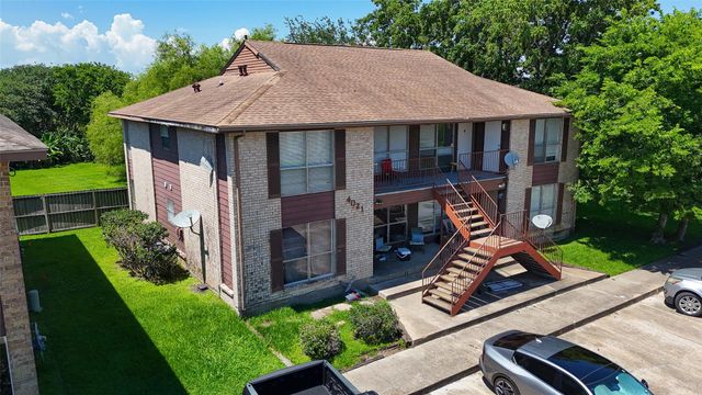 4021 Briar Hollow Drive, Dickinson, TX 77539