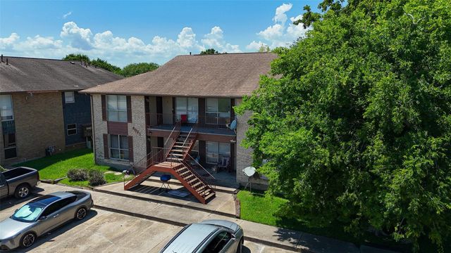 4021 Briar Hollow Drive, Dickinson, TX 77539