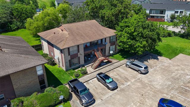 4021 Briar Hollow Drive, Dickinson, TX 77539