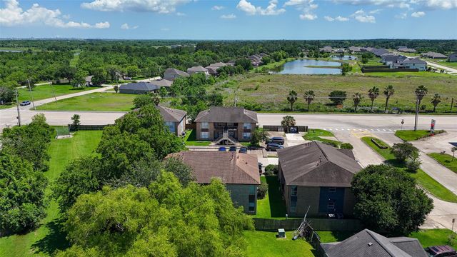 4021 Briar Hollow Drive, Dickinson, TX 77539
