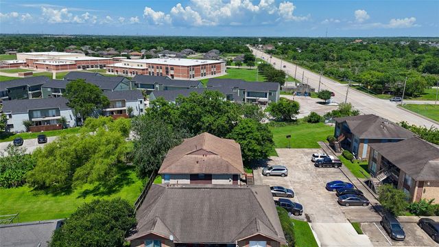 4021 Briar Hollow Drive, Dickinson, TX 77539