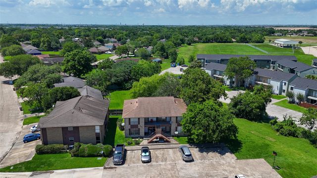 4021 Briar Hollow Drive, Dickinson, TX 77539