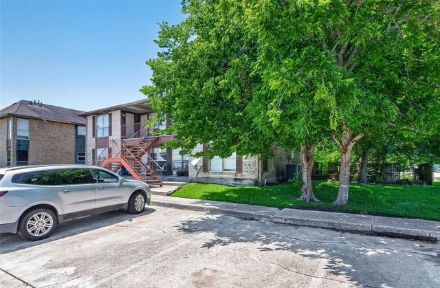 4021 Briar Hollow Drive, Dickinson, TX 77539