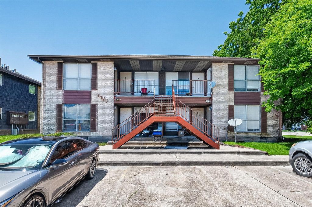 4021 Briar Hollow Drive, Dickinson, TX 77539
