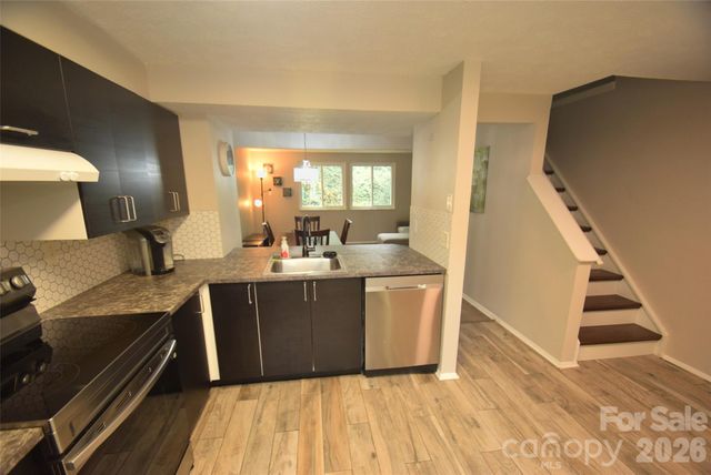 9432 Lexington Circle A, Charlotte, NC 28213