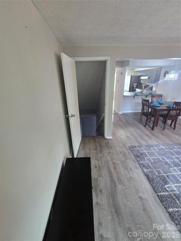 9432 Lexington Circle A, Charlotte, NC 28213