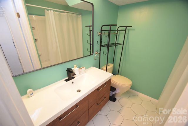 9432 Lexington Circle A, Charlotte, NC 28213