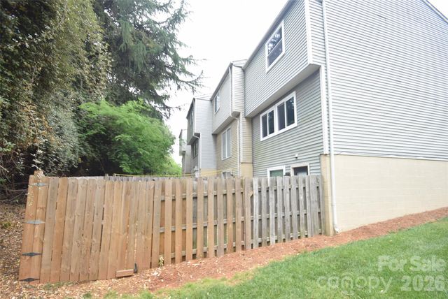 9432 Lexington Circle A, Charlotte, NC 28213