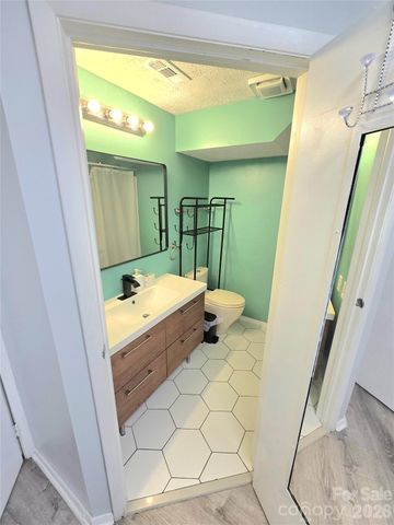 9432 Lexington Circle A, Charlotte, NC 28213
