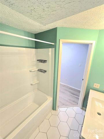 9432 Lexington Circle A, Charlotte, NC 28213