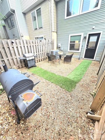 9432 Lexington Circle A, Charlotte, NC 28213