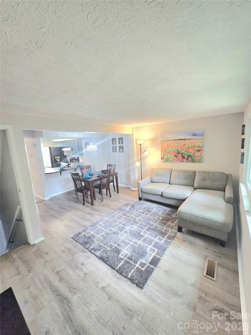9432 Lexington Circle A, Charlotte, NC 28213