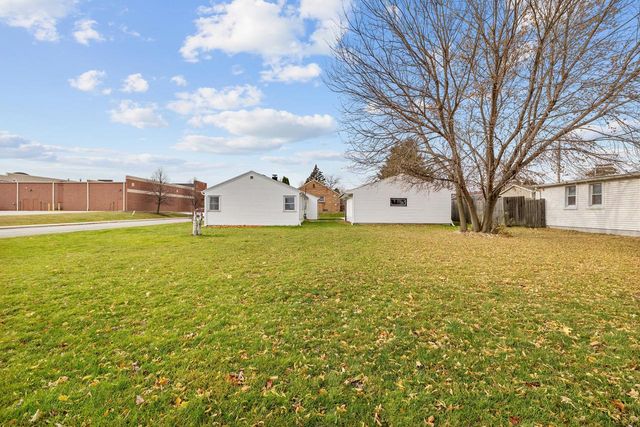 1330 Mayflower AVENUE, Sheboygan, WI 53083