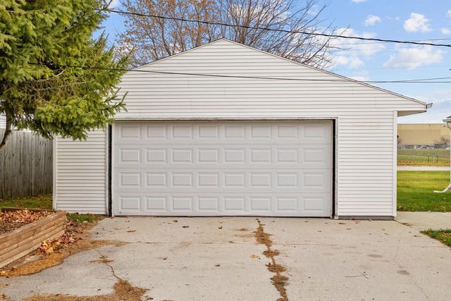 1330 Mayflower AVENUE, Sheboygan, WI 53083