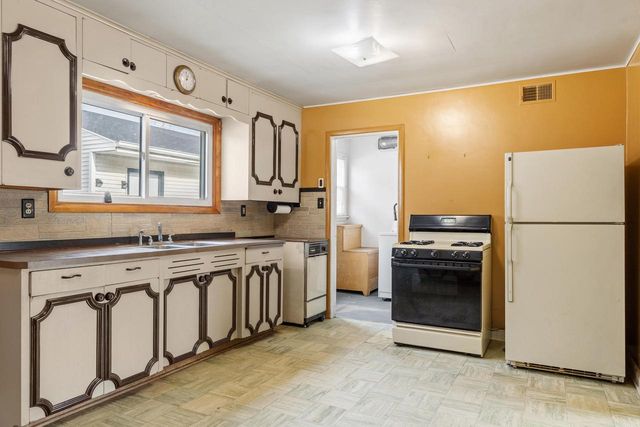 1330 Mayflower AVENUE, Sheboygan, WI 53083